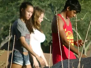MILF follada en medio de un parque público follando sub español