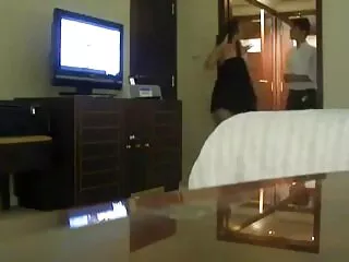 Kiara Knight se abalanzó sobre un hombre, videos x subtitulados en español incapaz de llegar a casa