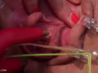 La madura Lelu Love hentai sub español sin censura mueve los dedos en la vagina húmeda