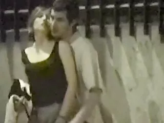 Una anciana se sentó videos hentai sin censura sub español con la entrepierna en la cara de un hombre.