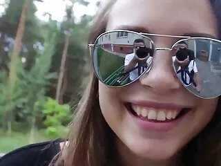 Asiática muestra lencería en plena calle sexo anal subtitulado en español