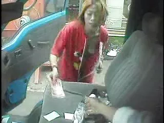 Follando videos porno subtitulados en español en el baño con una novia divertida