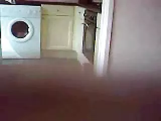 Bebé se acaricia en el hentay sub en español sillón